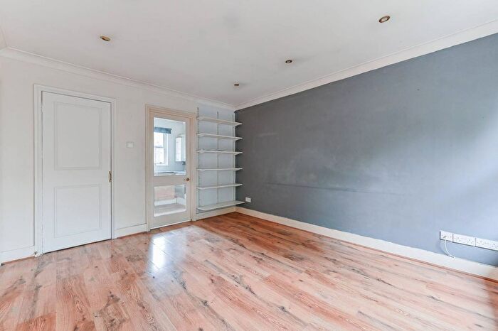 2 Bedroom Flat For Sale In Elderwood Place, Upper Norwood, London, SE27