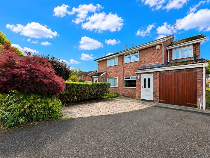 4 Bedroom Semi-Detached House For Sale In Larchwood Close, Sale, Trafford, M33