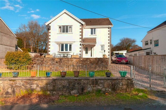 3 Bedroom Detached House For Sale In Heol Maes Pica, Lower Cwmtwrch, Swansea, SA9