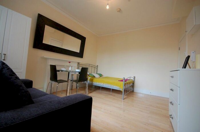 Studio To Rent In Belgrave Road, London, SW1V