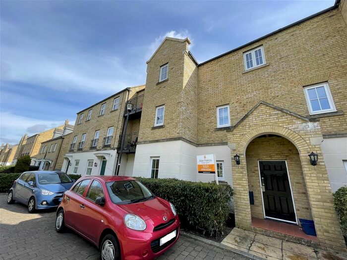 2 Bedroom Flat To Rent In Tenby Grove, Kingsmead, Milton Keynes, MK4