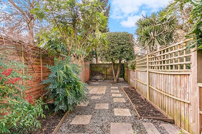 2 Bedroom Flat For Sale In Fulham Palace Road, Bishops Park, SW6