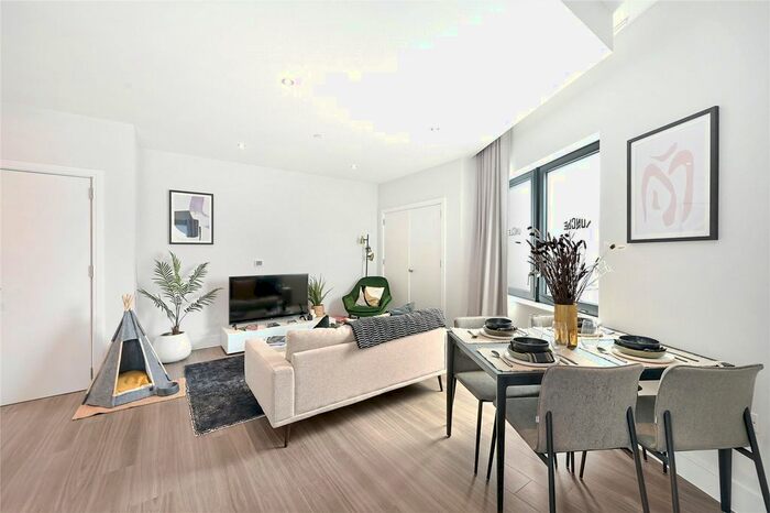 1 Bedroom Flat To Rent In Uncle Southall, Merrick Road, Southall, UB2