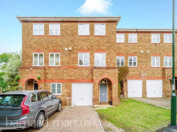 3 Bedroom Property To Rent In Manning Place, Richmond, Surrey, TW10