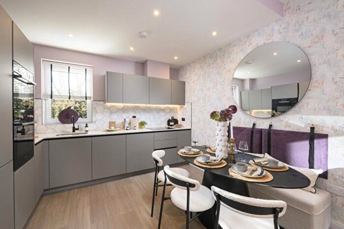 3 Bedroom House For Sale In Horlicks Quarter, Slough, SL1