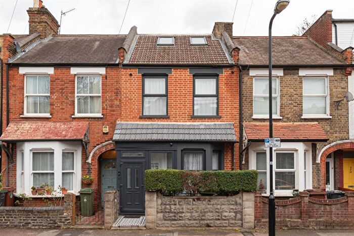 5 Bedroom Terraced House For Sale In Cassiobury Road, Walthamstow, E17