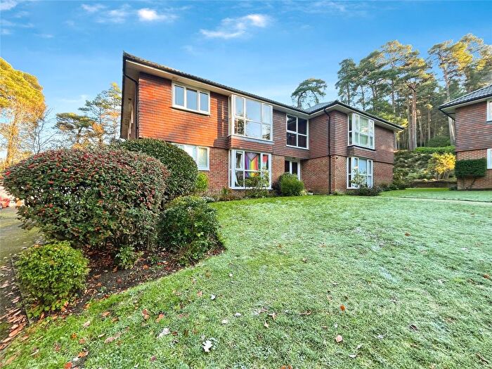 3 Bedroom Flat For Sale In Latchwood Lane, Lower Bourne, Farnham, GU10