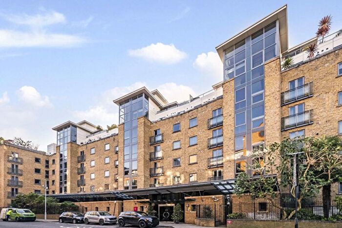 2 Bedroom Flat To Rent In Wapping High Street, London, E1W