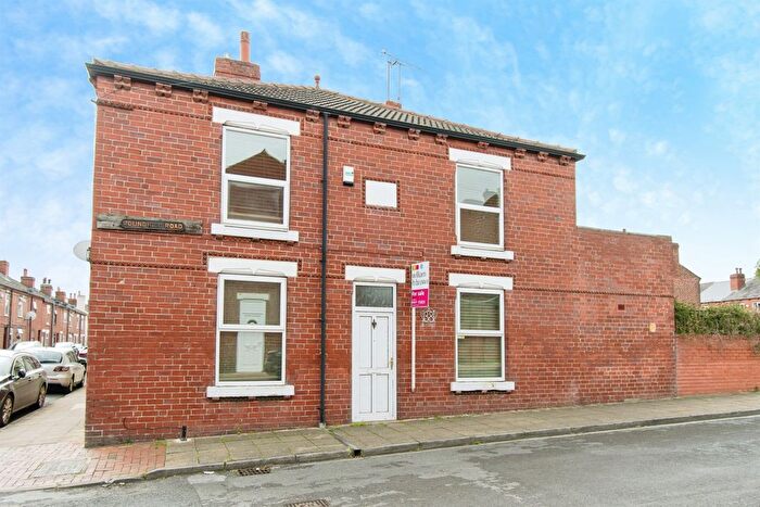 2 Bedroom End Of Terrace House For Sale In Roundhill Road, Castleford, WF10