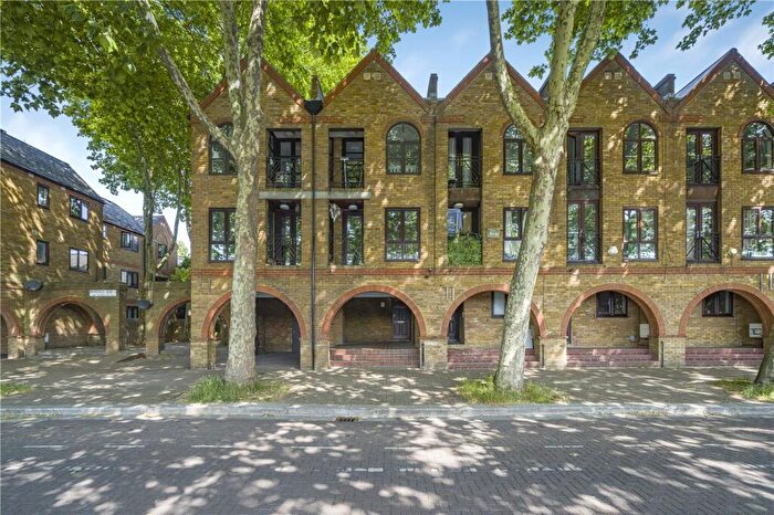 1 Bedroom Apartment For Sale In Brunswick Quay, London, SE16