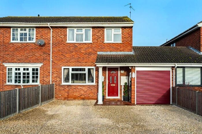 3 Bedroom Semi Detached House For Sale In Thackers Way, Deeping St James, PE6