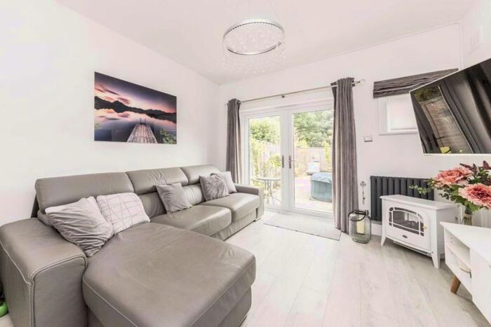 1 Bedroom Flat To Rent In Merton Road, London, SW19