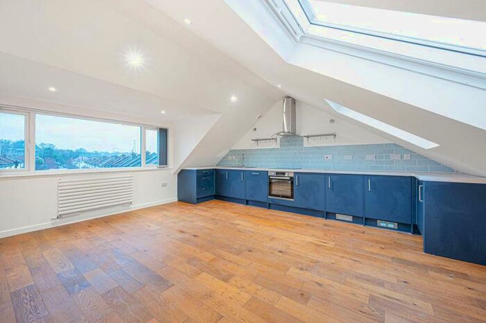 2 Bedroom Flat To Rent In Oakleigh Road South, Brunswick Park, London, N11