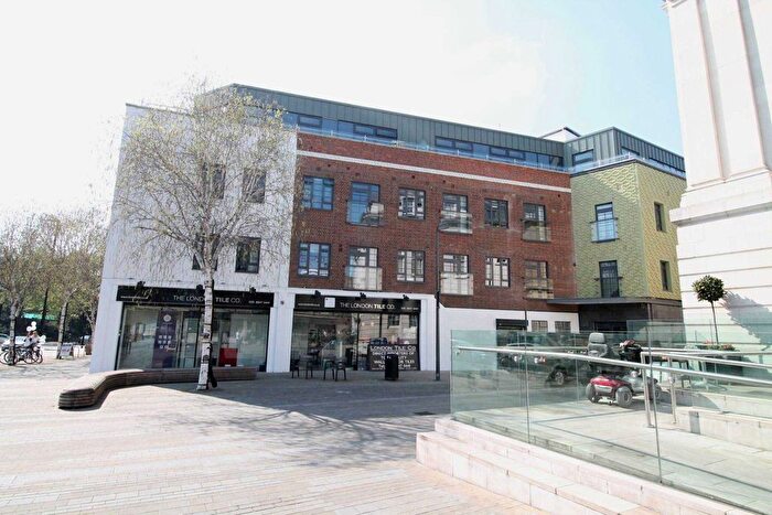 Studio To Rent In Market Place, High Street, TW8