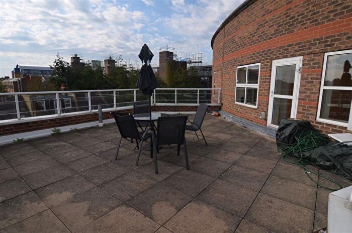 2 Bedroom Flat For Sale In Manbre Road, London, W6