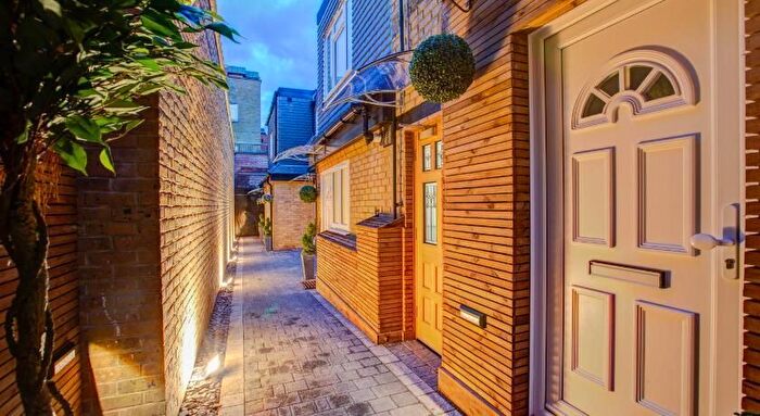 2 Bedroom Flat To Rent In Haringey, London, N8