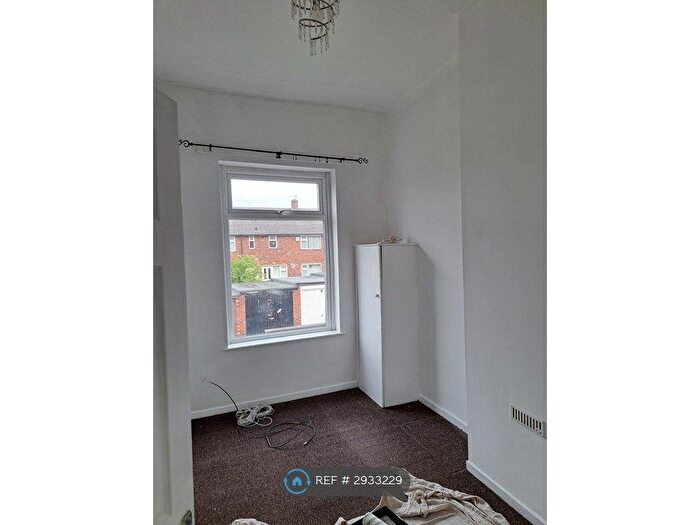 2 Bedroom Terraced House To Rent In Hollins Road, Oldham, OL8