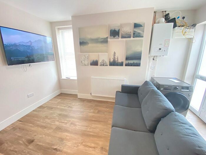 3 Bedroom Apartment To Rent In Flat, Castlegate House, - Colwick Road, West Bridgford, Nottingham, NG2