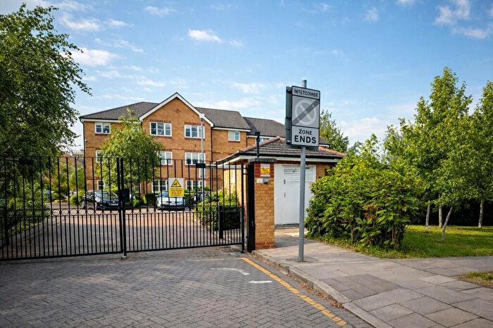 2 Bedroom Apartment To Rent In Coltswood Court, Pickard Close, Southgate, N14