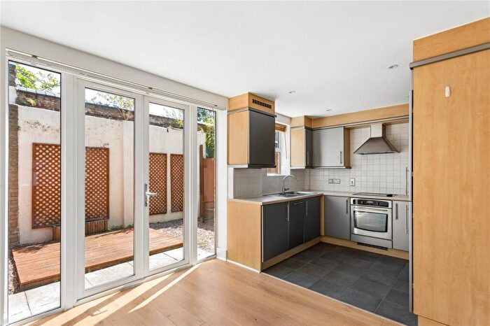 2 Bedroom Terraced House To Rent In Clifden Mews, London, E5