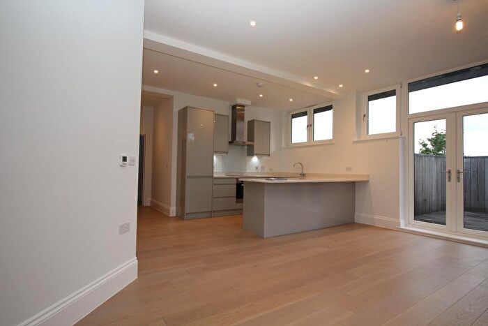 2 Bedroom Apartment To Rent In The Grove, Bath Road, Maidenhead, SL6
