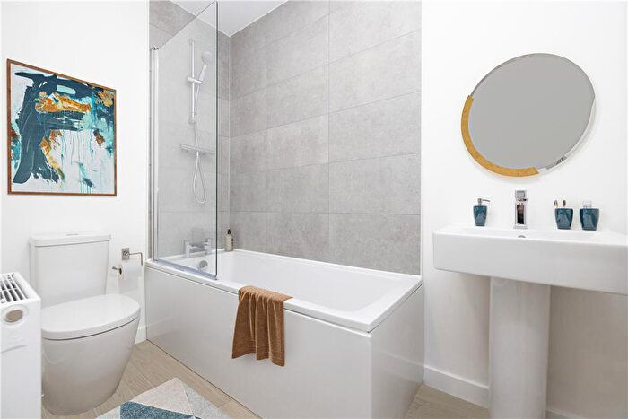 3 Bedroom Town House For Sale In Bradshaw Lane, Edinburgh, EH12