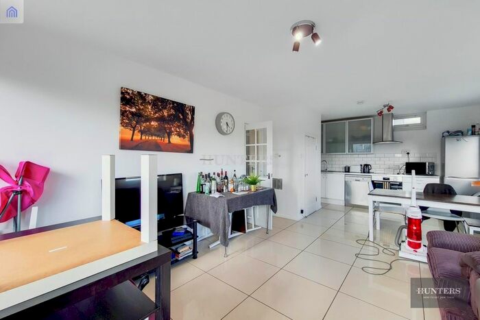 2 Bedroom Flat To Rent In Shearsmith House, Cable Street, E1