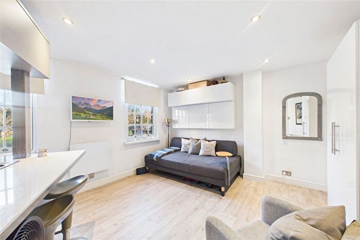 Studio To Rent In Victoria Street, Windsor, Berkshire, SL4