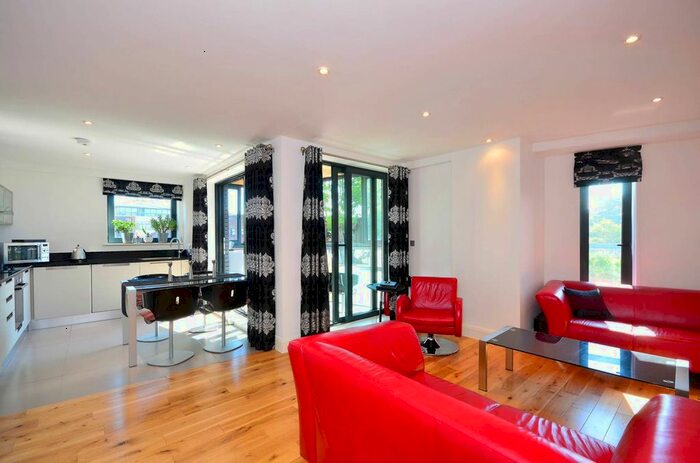 2 Bedroom Flat To Rent In Weston Street, Borough, London, SE1