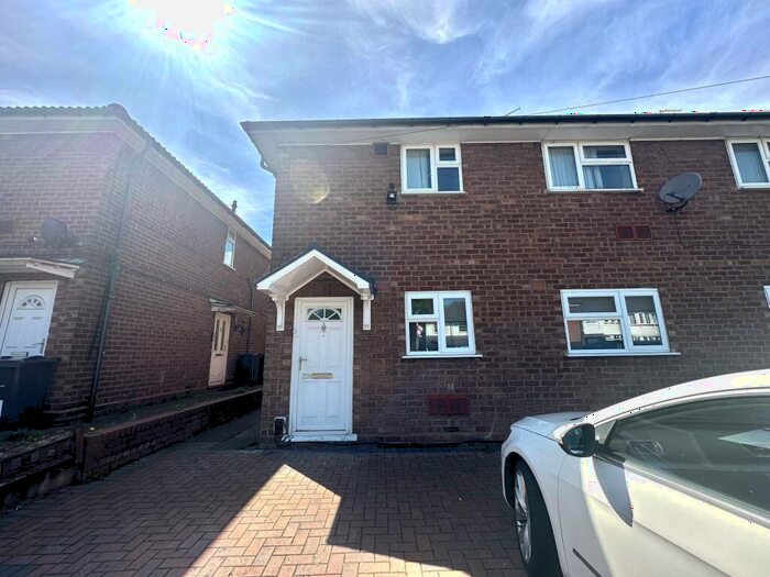 3 Bedroom Maisonette To Rent In Mackadown Lane, Tile Cross, B33