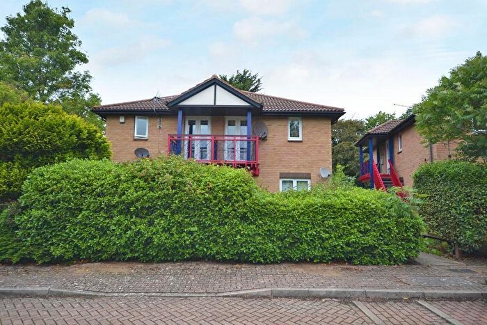 2 Bedroom Maisonette For Sale In Pomander Crescent, Walnut Tree, Milton Keynes, Buckinghamshire, MK7