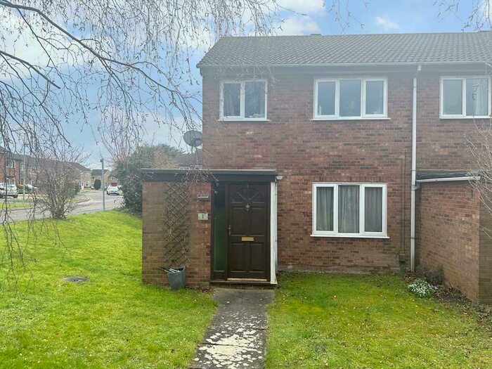 3 Bedroom House To Rent In Wotton Path, Aylesbury, HP21