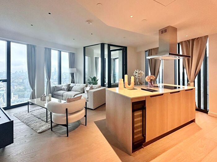 2 Bedroom Flat To Rent In Wandsworth Rd, London, SW8