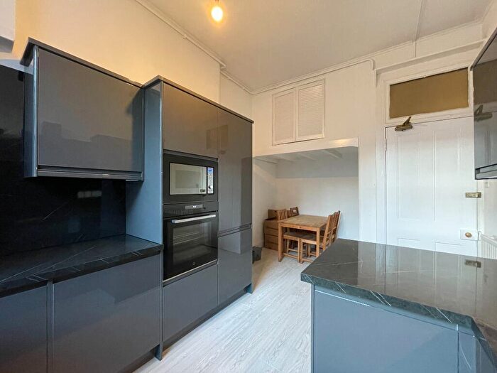 3 Bedroom Flat To Rent In Highburgh Road, Dowanhill, Glasgow, G12