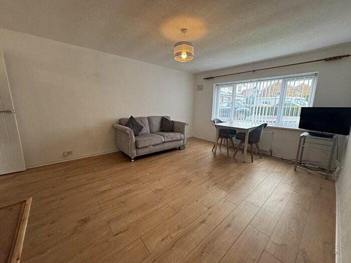 2 Bedroom Maisonette To Rent In Wychelm Farm Road, Birmingham, B14