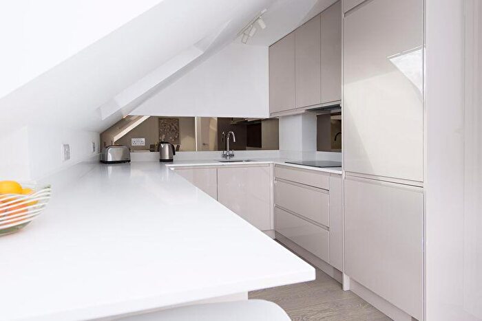 2 Bedroom Apartment To Rent In Ravenscroft Avenue, Golders Green, NW11