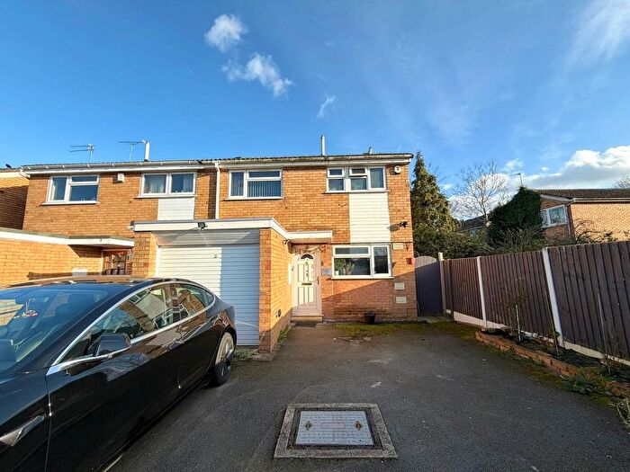 3 Bedroom Semi Detached House For Sale In Kipling Grove, Leicester, LE4
