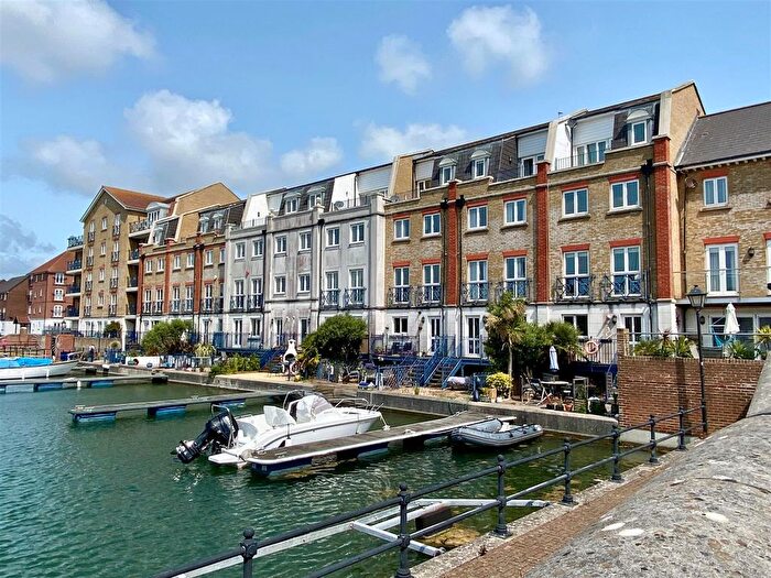 4 Bedroom Terraced House To Rent In The Piazza, Eastbourne, BN23