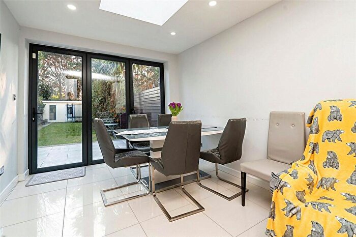 4 Bedroom Detached House For Sale In Mildmay Road, Romford, RM7
