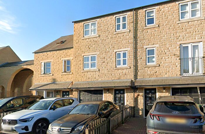 4 Bedroom Town House For Sale In South Brook Gardens, Mirfield, WF14