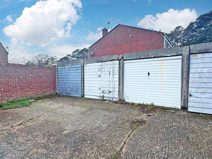 Property For Sale In Pinewood Park, Farnborough, GU14