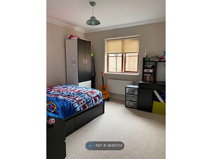 2 Bedroom Flat To Rent In Perivale, Monkston Park, Milton Keynes, MK10