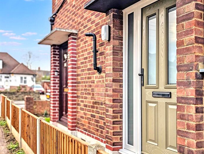 2 Bedroom Flat To Rent In Station Road, Leigh-On-Sea, SS9