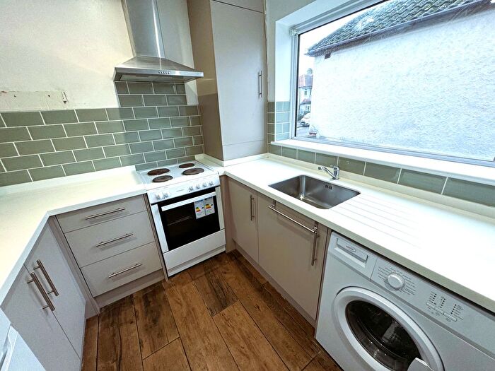 3 Bedroom Flat To Rent In Western Avenue, Dagenham, RM10