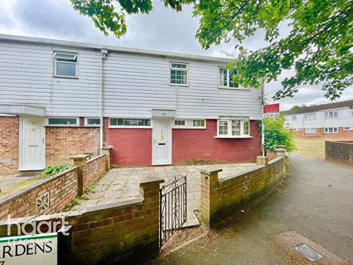 3 Bedroom End Of Terrace House For Sale In Chelsea Gardens, Dunstable, LU5