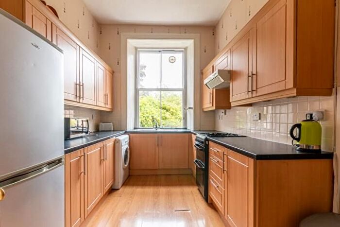 3 Bedroom Flat To Rent In Dalkeith Road, Edinburgh, EH16