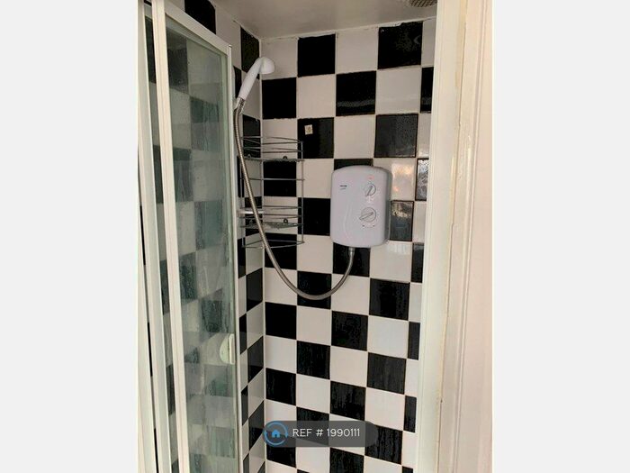 Studio To Rent In Cassio Road, Watford, WD18