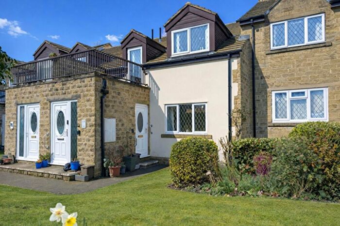 1 Bedroom Flat For Sale In Pinewood, Elmwood Drive, Brighouse, West Yorkshire, HD6