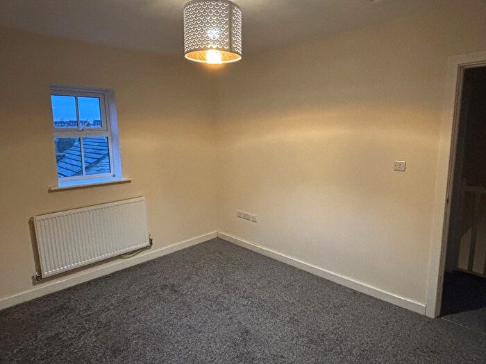 4 Bedroom Town House To Rent In Alder Mews, Batley, WF17