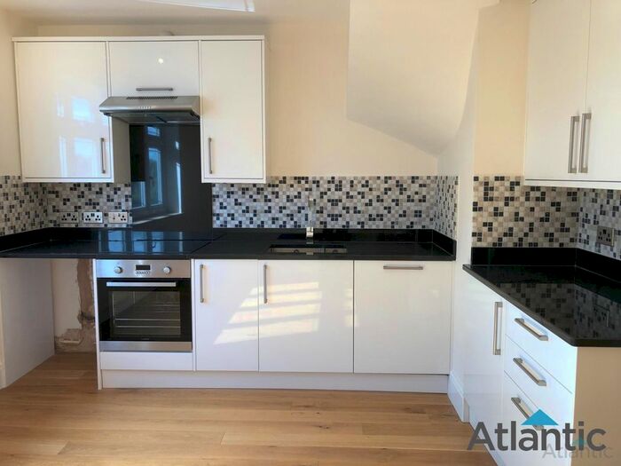 2 Bedroom Flat To Rent In Cuffley Hill, Goffs Oak, EN7